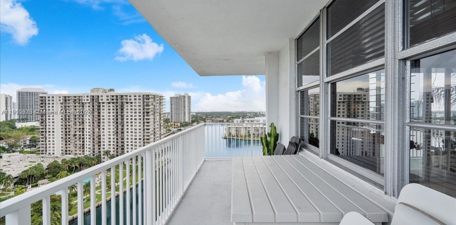 Condo à Aventura, Floride, 2 chambres № 1966573