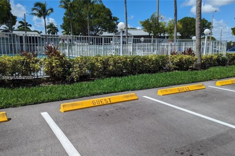 Copropriété à louer à Miami, Floride: 3 chambres, 98.94 m2 № 2076447 - photo 8