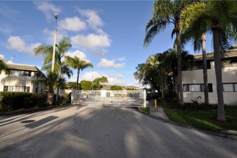 Copropriété à louer à Miami, Floride: 3 chambres, 98.94 m2 № 2076447 - photo 5