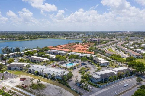 Copropriété à louer à Miami, Floride: 3 chambres, 98.94 m2 № 2076447 - photo 13