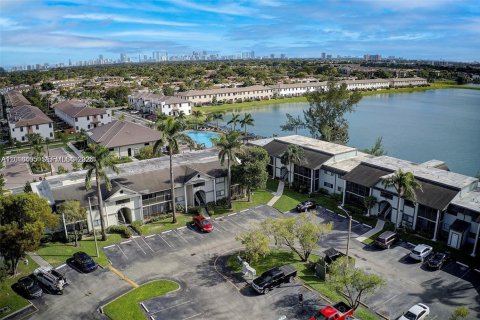 Copropriété à louer à Miami, Floride: 3 chambres, 98.94 m2 № 2076447 - photo 10