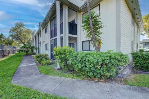 Condo à Miami, Floride, 3 chambres  № 2076447