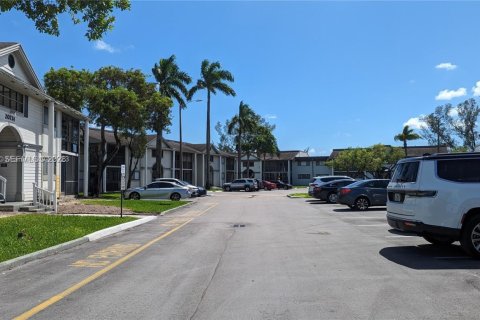 Copropriété à louer à Miami, Floride: 3 chambres, 98.94 m2 № 2076447 - photo 7