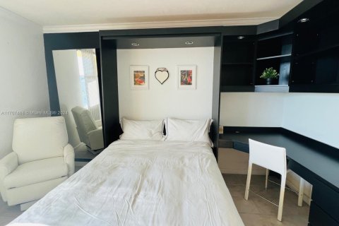 Condo in Hollywood, Florida  № 1714990 - photo 6