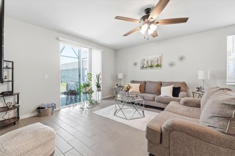 House in Winter Haven, Florida 4 bedrooms, 156.08 sq.m. № 2201516 - photo 12