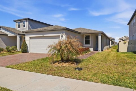 House in Winter Haven, Florida 4 bedrooms, 156.08 sq.m. № 2201516 - photo 2