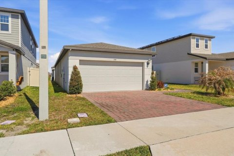 House in Winter Haven, Florida 4 bedrooms, 156.08 sq.m. № 2201516 - photo 3