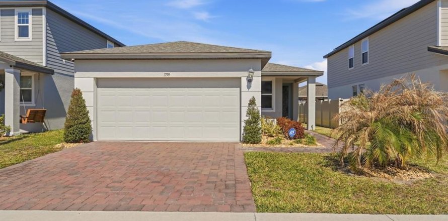 House in Winter Haven, Florida 4 bedrooms, 156.08 sq.m. № 2201516
