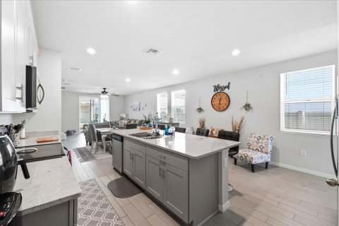 House in Winter Haven, Florida 4 bedrooms, 156.08 sq.m. № 2201516 - photo 17