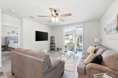 House in Winter Haven, Florida 4 bedrooms, 156.08 sq.m. № 2201516 - photo 10