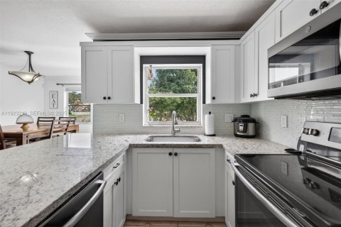 Villa ou maison à vendre à Plantation, Floride: 3 chambres, 146.88 m2 № 1982841 - photo 15