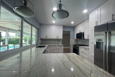House in Pompano Beach, Florida 3 bedrooms, 165.09 sq.m. № 1739182 - photo 17
