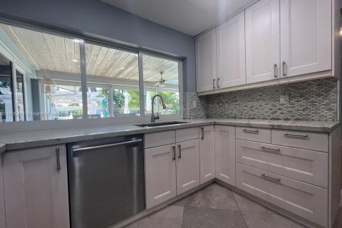 House in Pompano Beach, Florida 3 bedrooms, 165.09 sq.m. № 1739182 - photo 20