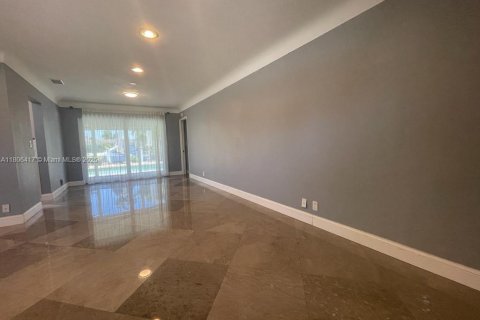 House in Pompano Beach, Florida 3 bedrooms, 165.09 sq.m. № 1739182 - photo 13