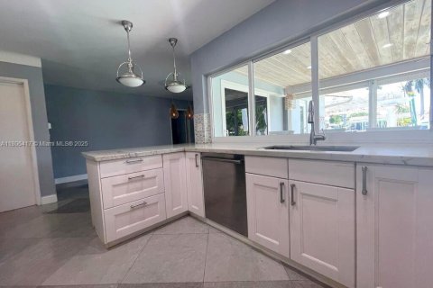 House in Pompano Beach, Florida 3 bedrooms, 165.09 sq.m. № 1739182 - photo 16