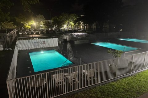 Condominio en venta en Cutler Bay, Florida, 2 dormitorios, 75.16 m2 № 2033397 - foto 13