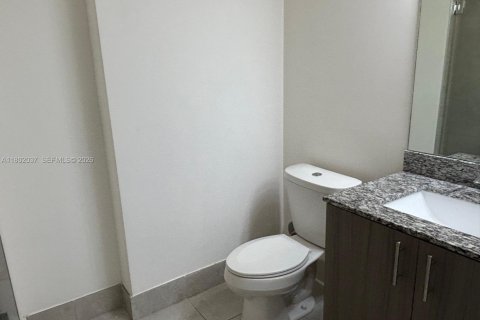 Condo in Doral, Florida, 2 bedrooms № 2240098 - photo 11