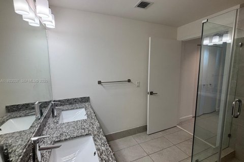 Condo in Doral, Florida, 2 bedrooms № 2240098 - photo 10
