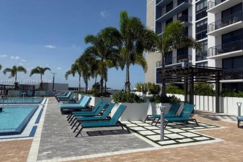 Condo in Doral, Florida, 2 bedrooms № 2240098 - photo 25