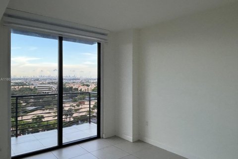 Condo in Doral, Florida, 2 bedrooms № 2240098 - photo 9