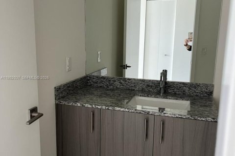 Condo in Doral, Florida, 2 bedrooms № 2240098 - photo 7