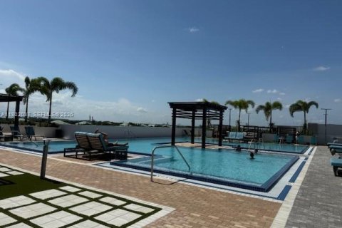 Condo in Doral, Florida, 2 bedrooms № 2240098 - photo 26