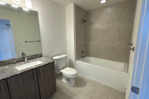 Condo in Doral, Florida, 2 bedrooms № 2240098 - photo 8