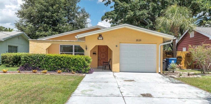 House in Saint Petersburg, Florida 2 bedrooms, 106.84 sq.m. № 1884550