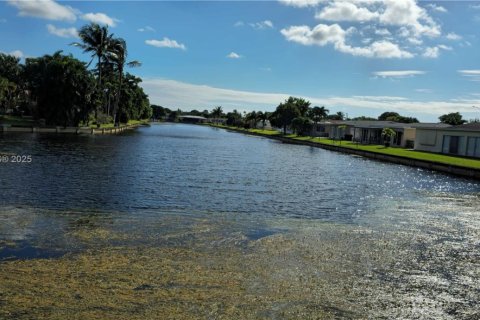 Casa en alquiler en Tamarac, Florida, 2 dormitorios, 128.02 m2 № 1953457 - foto 26