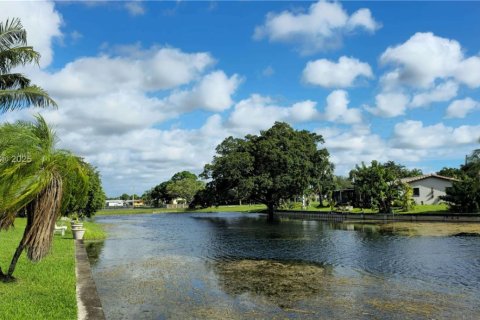Casa en alquiler en Tamarac, Florida, 2 dormitorios, 128.02 m2 № 1953457 - foto 27