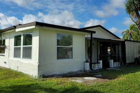 Casa en alquiler en Tamarac, Florida, 2 dormitorios, 128.02 m2 № 1953457 - foto 24