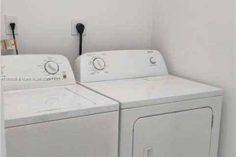 Casa en alquiler en Tamarac, Florida, 2 dormitorios, 128.02 m2 № 1953457 - foto 18