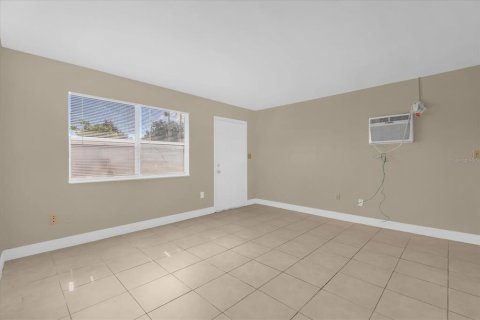 Casa en venta en Orlando, Florida, 2 dormitorios, 66.89 m2 № 1856153 - foto 5