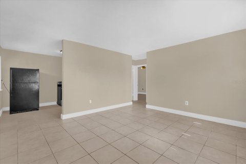 Casa en venta en Orlando, Florida, 2 dormitorios, 66.89 m2 № 1856153 - foto 2