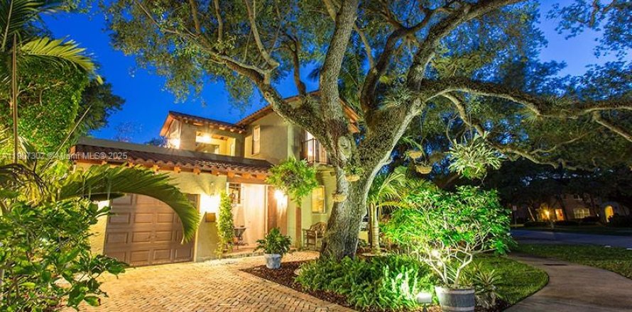 Дом в Корал-Гейблс, Флорида 3 спальни, 218.51м2 № 1963861