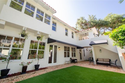 Villa ou maison à louer à Coral Gables, Floride: 3 chambres, 218.51 m2 № 1963861 - photo 6