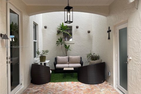 Villa ou maison à louer à Coral Gables, Floride: 3 chambres, 218.51 m2 № 1963861 - photo 19