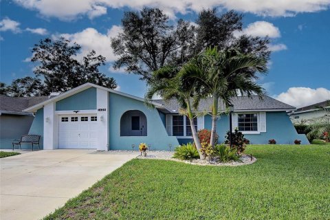 House in Venice, Florida 3 bedrooms, 138.7 sq.m. № 2199151