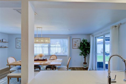 Купить виллу или дом в Венеция, Флорида 8 комнат, 138.7м2, № 2199151 - фото 25