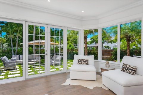 House in Miami Beach, Florida 3 bedrooms, 256.5 sq.m. № 2034711 - photo 12