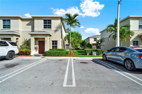 Casa en alquiler en Florida City, Florida, 2 dormitorios, 112.23 m2 № 1953584 - foto 1