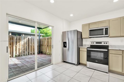 Casa en alquiler en Florida City, Florida, 2 dormitorios, 112.23 m2 № 1953584 - foto 12