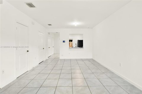 Casa en alquiler en Florida City, Florida, 2 dormitorios, 112.23 m2 № 1953584 - foto 5