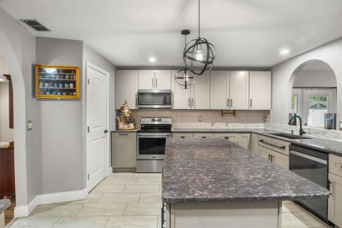 House in Lakeland, Florida 5 bedrooms, 268.39 sq.m. № 1784502 - photo 13