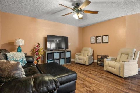 House in Lakeland, Florida 5 bedrooms, 268.39 sq.m. № 1784502 - photo 6