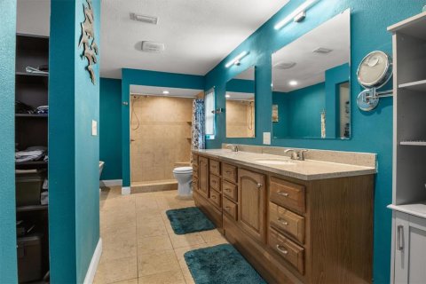 House in Lakeland, Florida 5 bedrooms, 268.39 sq.m. № 1784502 - photo 24