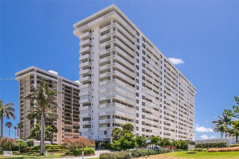 Copropriété à vendre à Boca Raton, Floride: 2 chambres, 114.27 m2 № 1872333 - photo 1