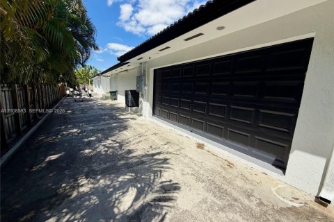 Casa en venta en Miami, Florida, 5 dormitorios № 2074162 - foto 8