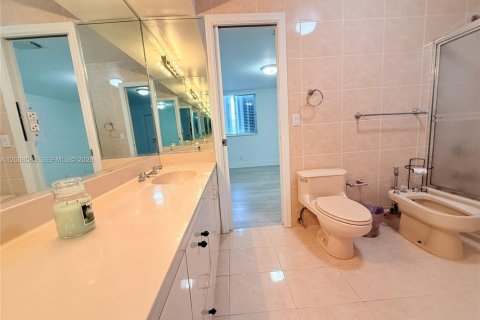 Casa en venta en Miami, Florida, 5 dormitorios № 2074162 - foto 27