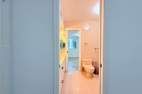 Casa en venta en Miami, Florida, 5 dormitorios № 2074162 - foto 29